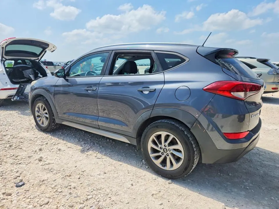 2017 HYUNDAI TUCSON SE  