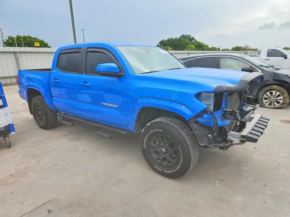 2020 TOYOTA TACOMA SR5 V6  