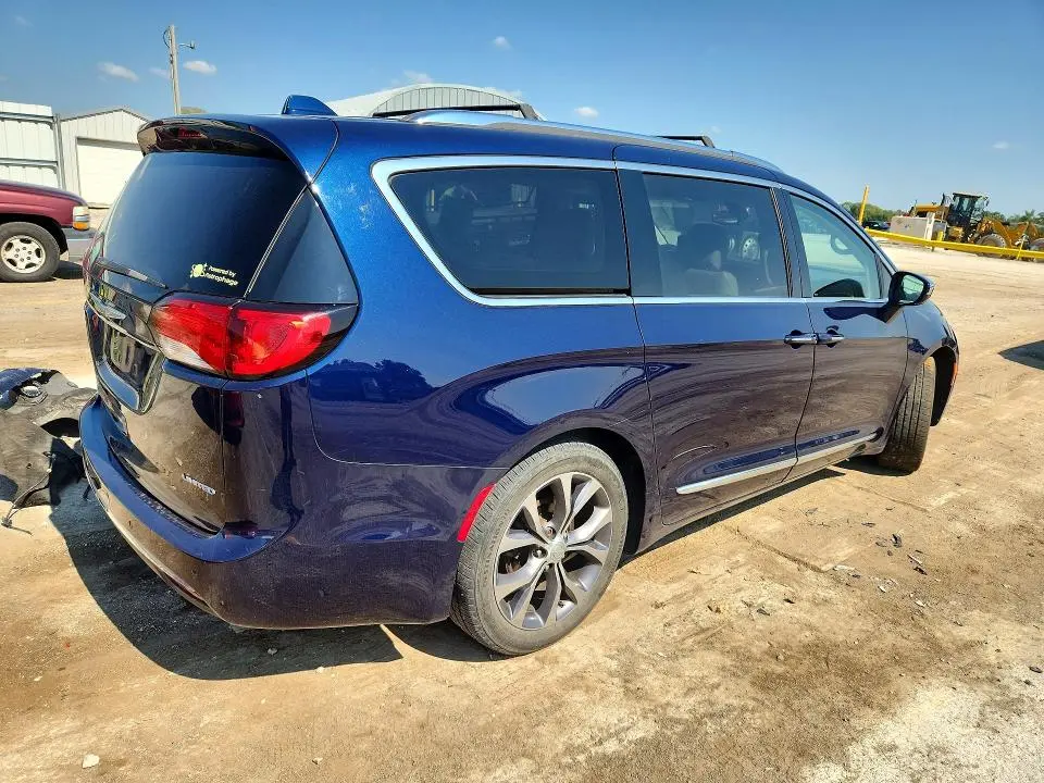 2017 CHRYSLER PACIFICA LIMITED  