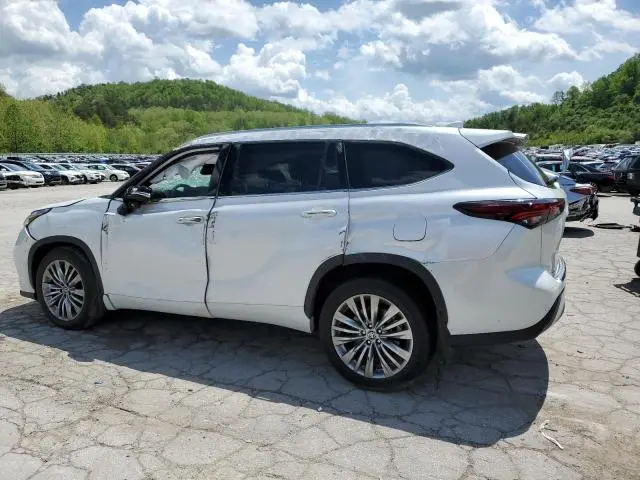2024 TOYOTA HIGHLANDER LE  
