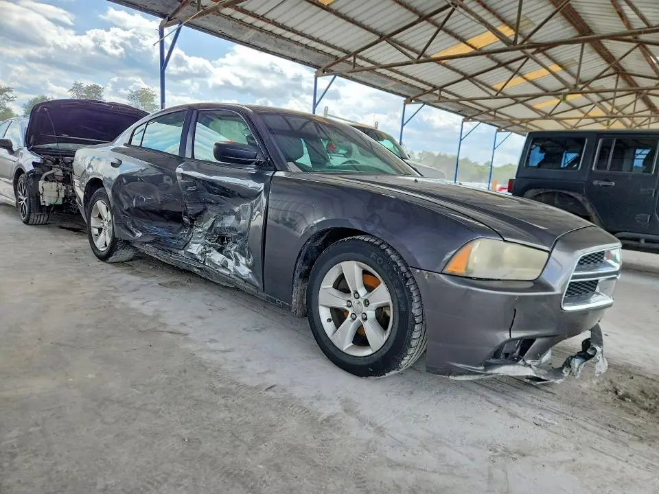 2013 DODGE CHARGER SE  