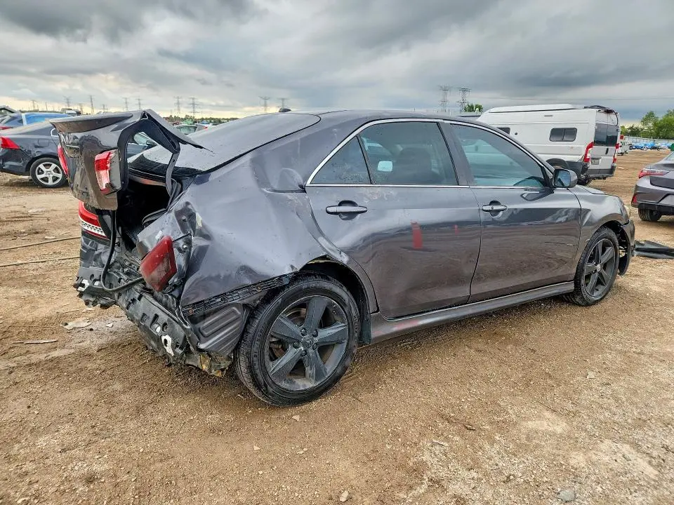2011 TOYOTA CAMRY SE  