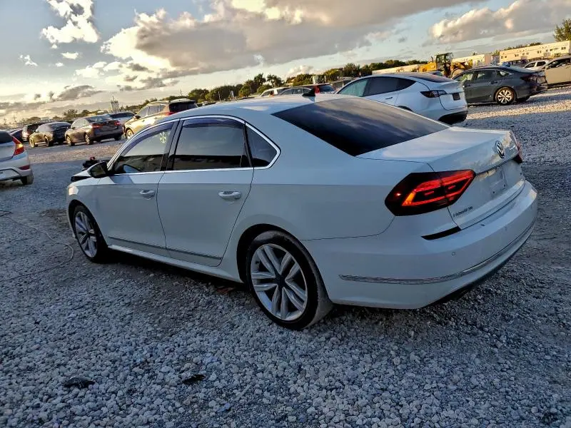 2017 VOLKSWAGEN PASSAT SE  