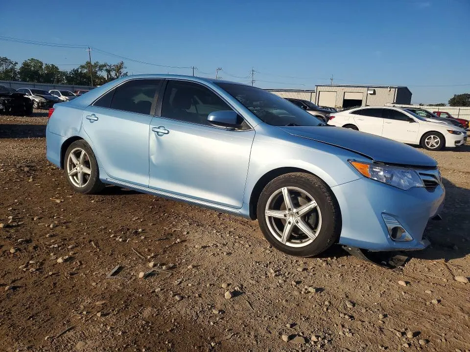 2012 TOYOTA CAMRY XLE V6  