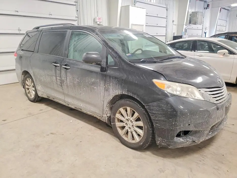 2012 TOYOTA SIENNA XLE  