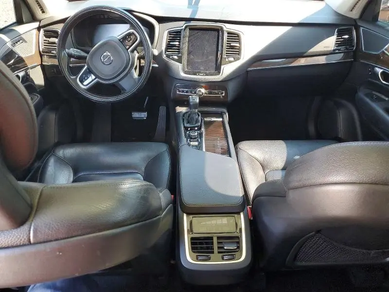 2017 VOLVO XC90 T6  
