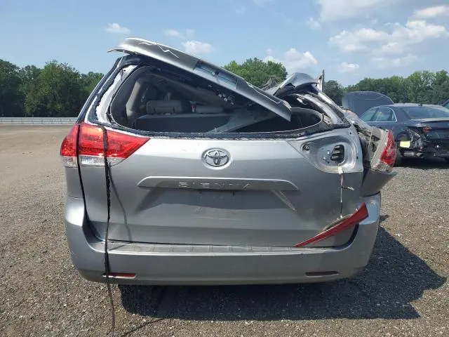 2011 TOYOTA SIENNA XLE  