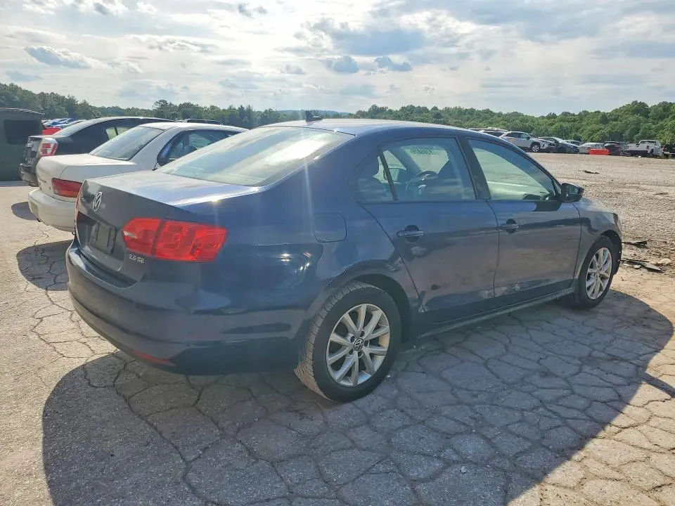 2011 VOLKSWAGEN JETTA SE  