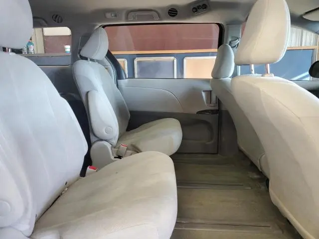 2011 TOYOTA SIENNA BASE  