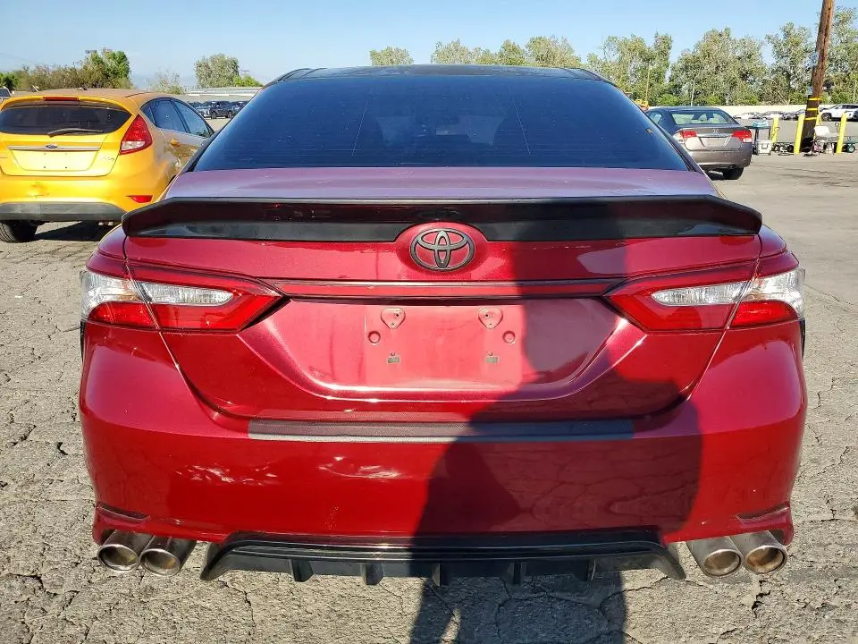 2018 TOYOTA CAMRY SE  