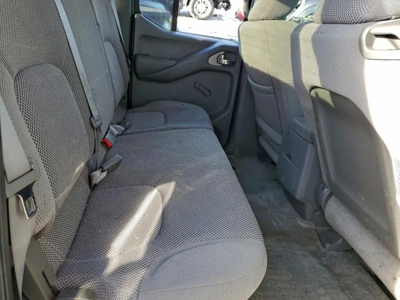 2013 NISSAN FRONTIER S  