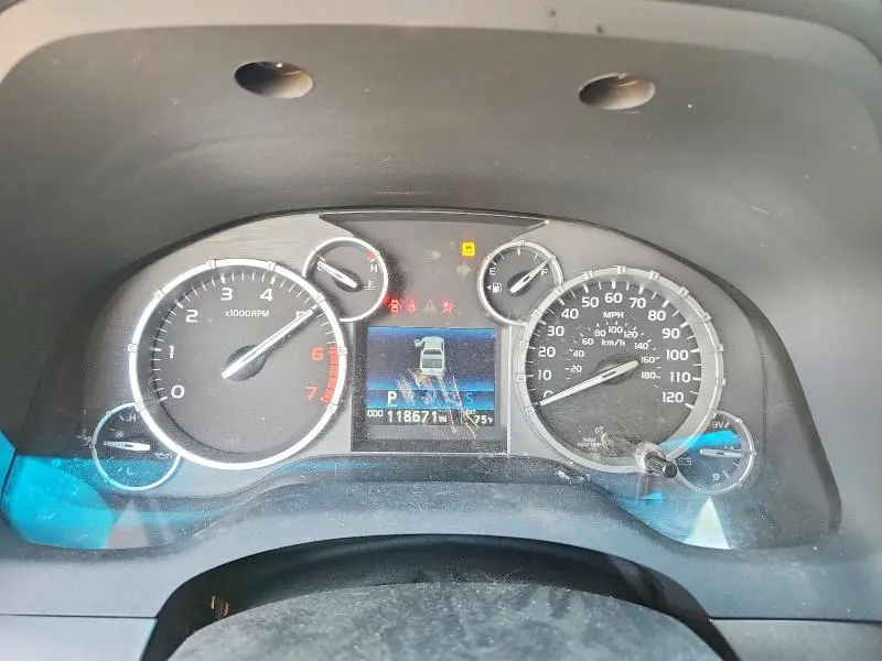 2017 TOYT TUNDRA SR5   