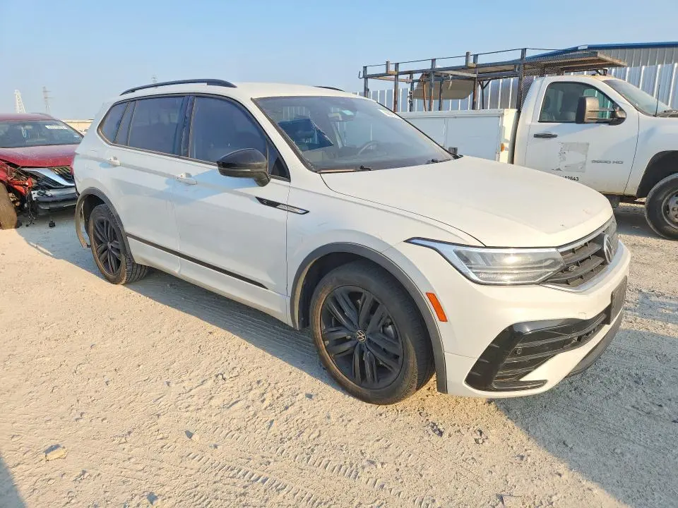 2022 VOLKSWAGEN TIGUAN SE R-LINE BLACK  