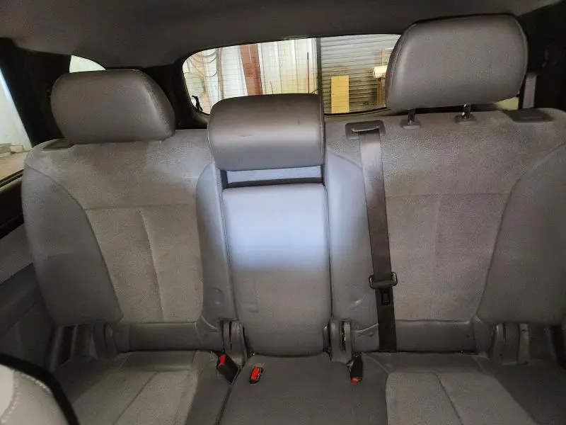 2011 HYUNDAI SANTA FE SE  