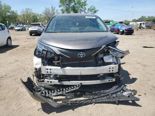 2021 TOYOTA SIENNA LE  