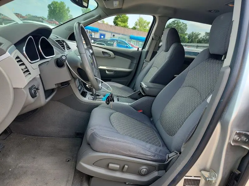 2011 CHEVROLET TRAVERSE LT  