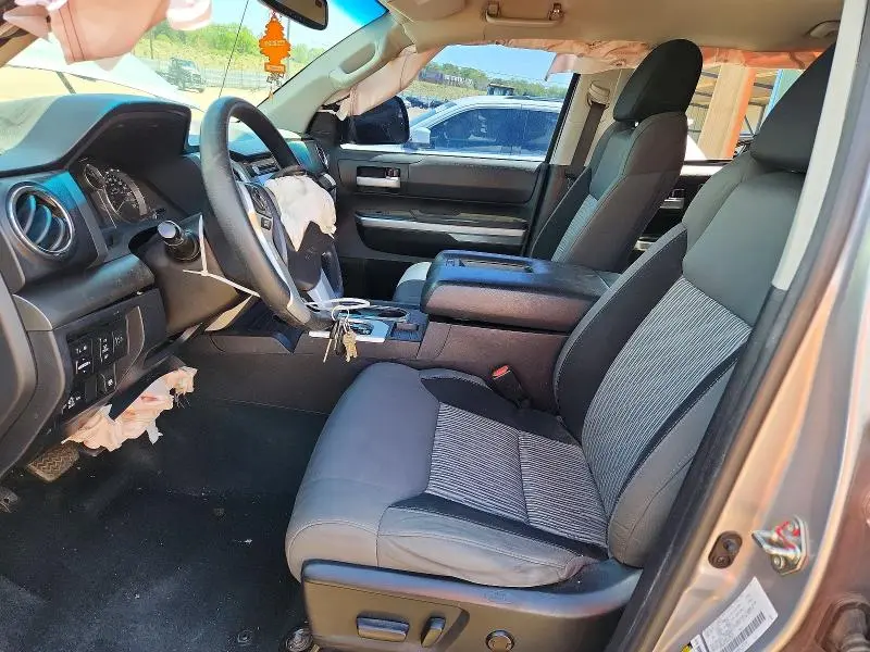 2017 TOYT TUNDRA SR5   