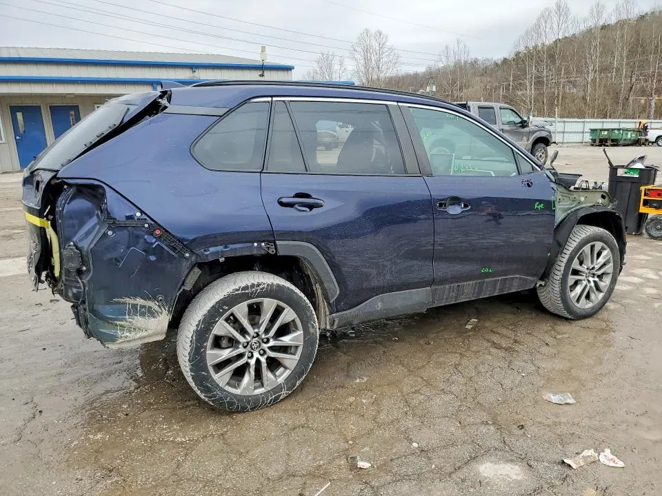 2022 TOYOTA RAV4 XLE PREMIUM  