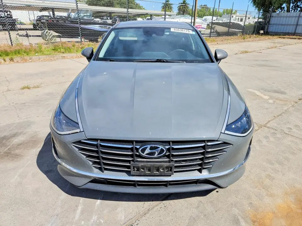 2022 HYUNDAI SONATA SE  