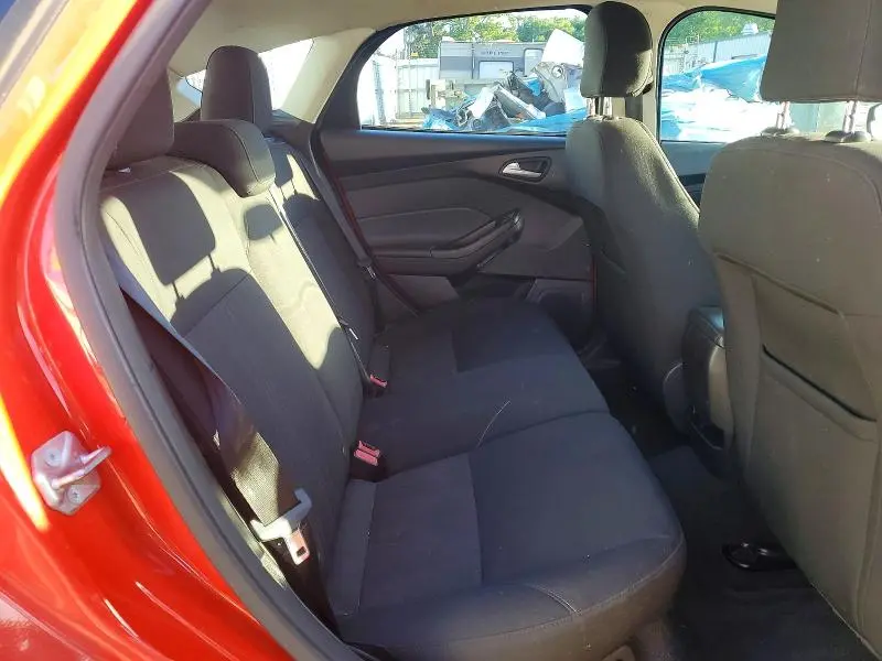 2016 FORD FOCUS SE  
