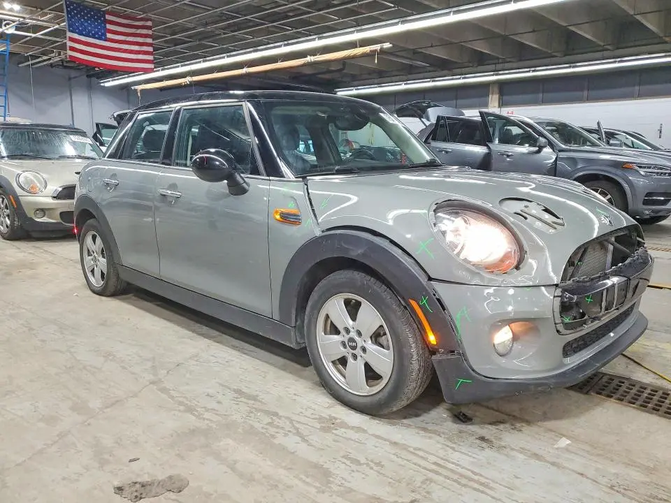 2018 MINI COOPER   