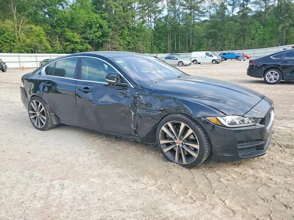 2017 JAGUAR XE PRESTIGE  