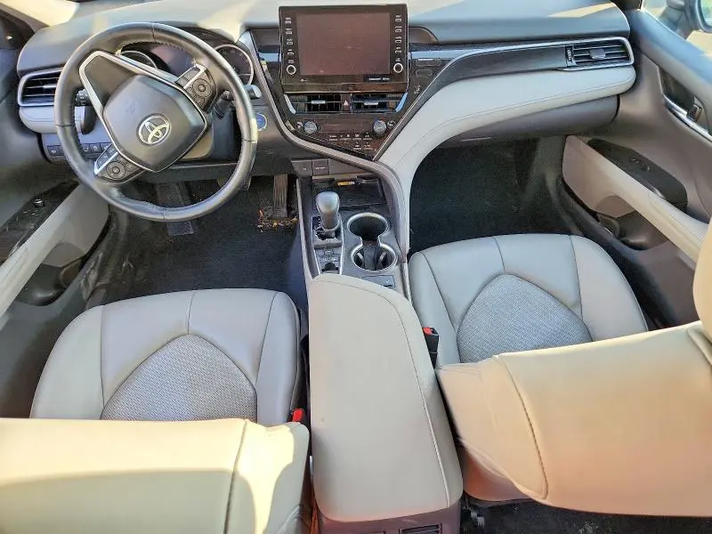 2022 TOYOTA CAMRY XLE  