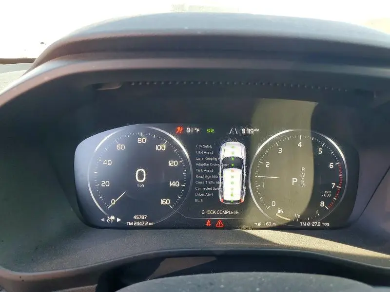 2022 VOLVO XC40 T5 R-DESIGN  