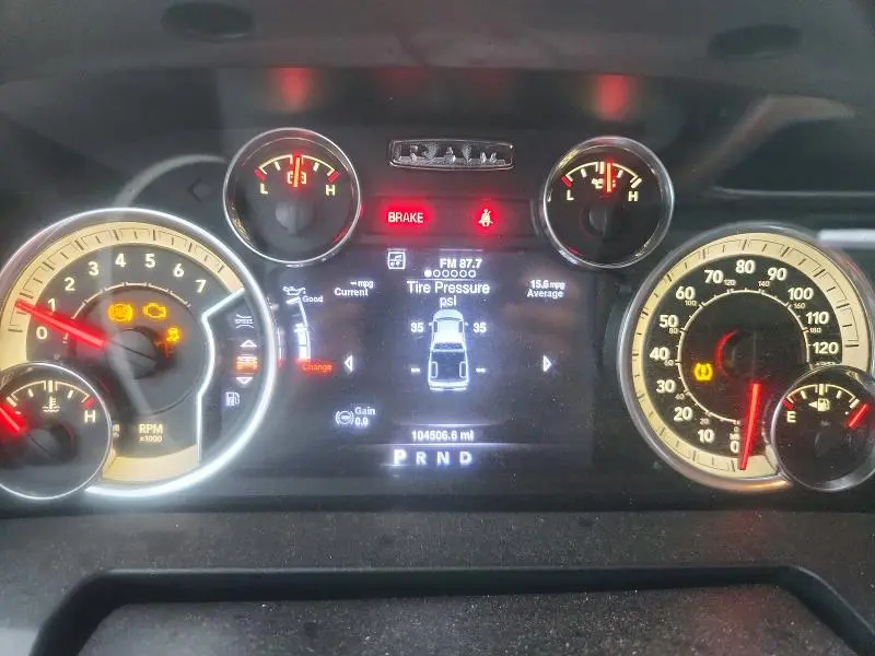 2016 RAM 1500 SLT  