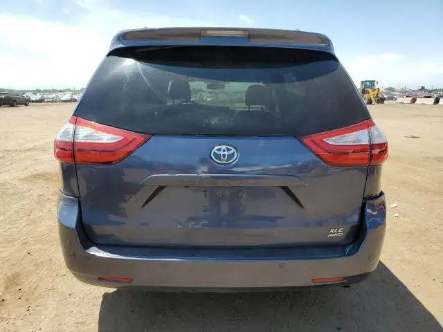 2017 TOYOTA SIENNA XLE  