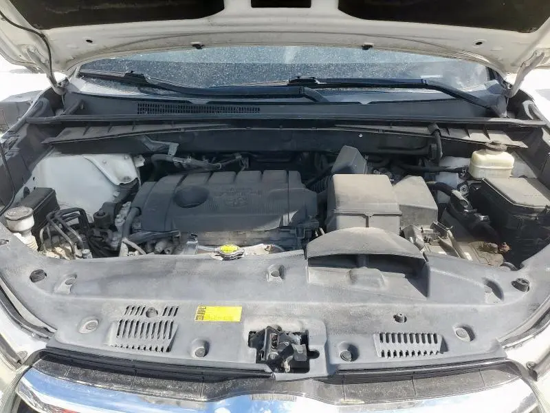 2015 TOYOTA HIGHLANDER LE  