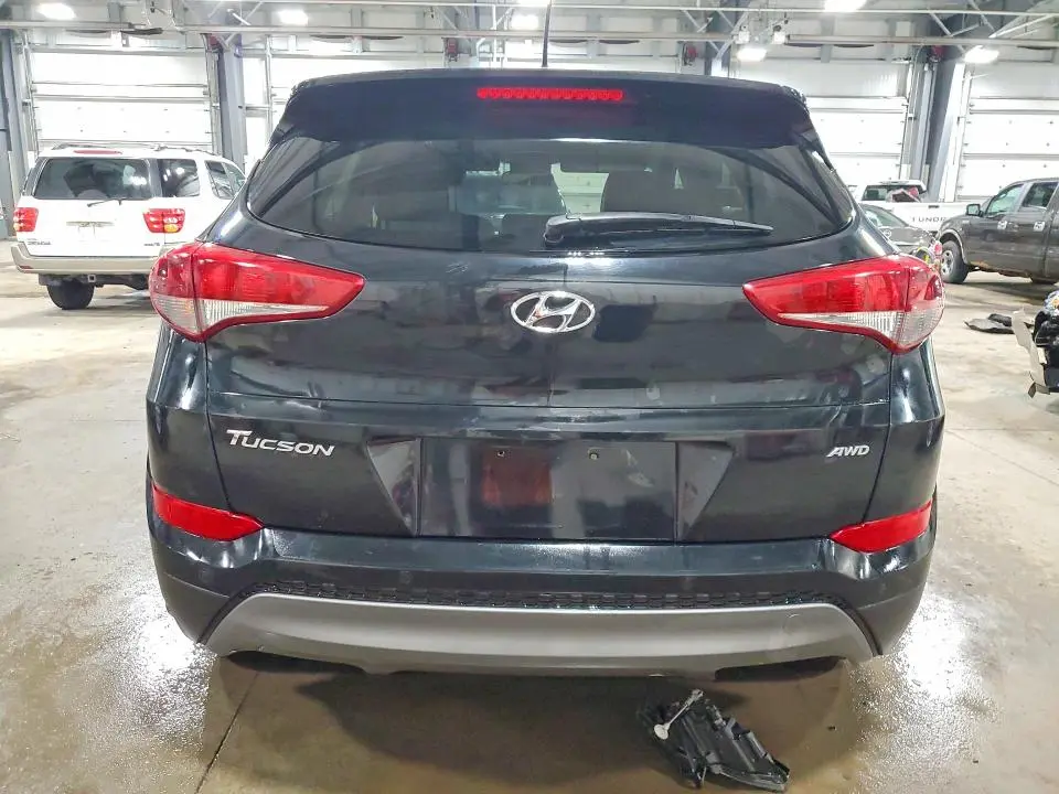 2017 HYUNDAI TUCSON SE  