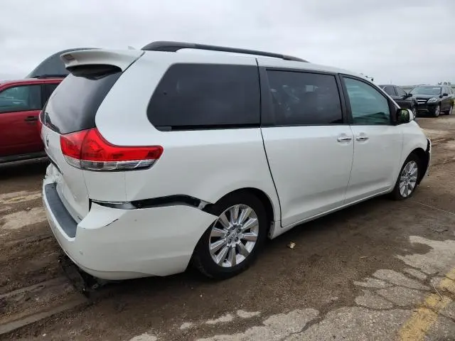 2011 TOYOTA SIENNA XLE  