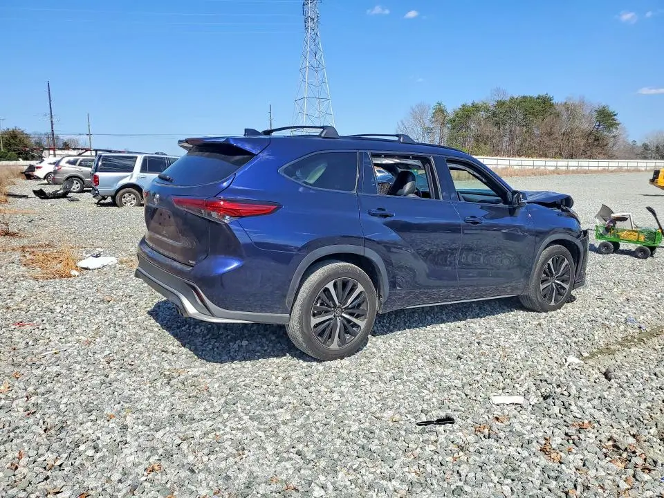 2021 TOYOTA HIGHLANDER XSE  