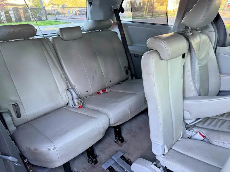 2014 TOYOTA SIENNA XLE 8-PASSENGER  