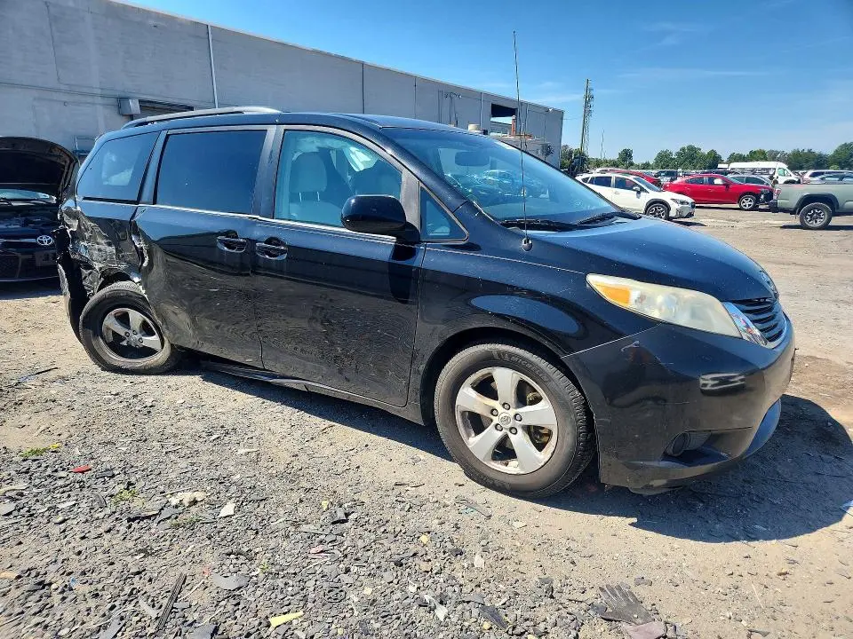 2012 TOYOTA SIENNA LE  