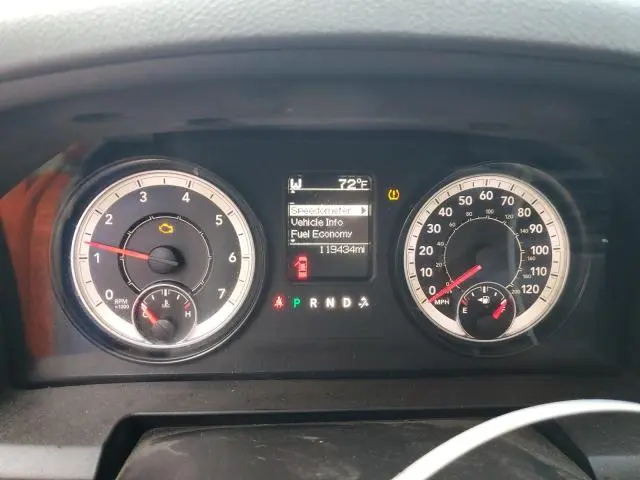 2016 RAM 1500 SLT  