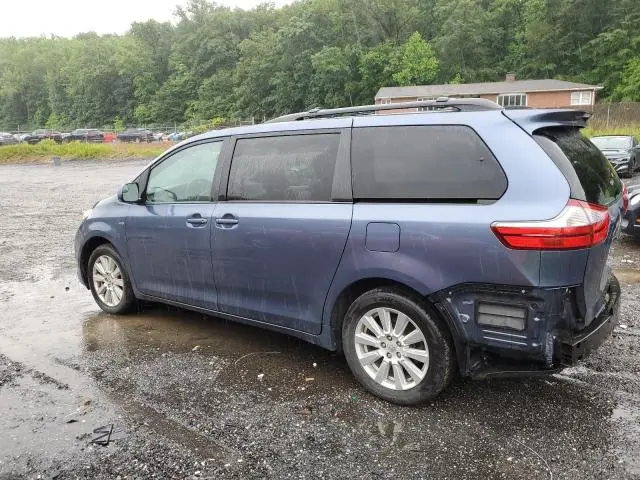 2017 TOYOTA SIENNA LE  