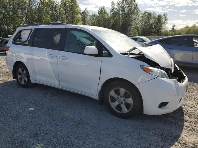 2017 TOYOTA SIENNA LE  