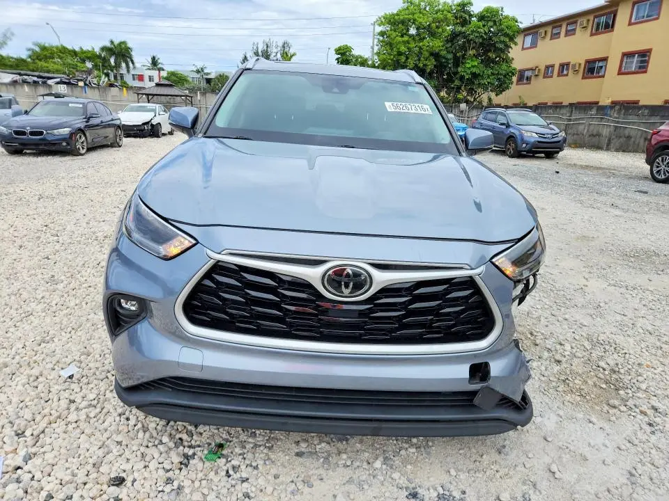 2021 TOYOTA HIGHLANDER XLE  