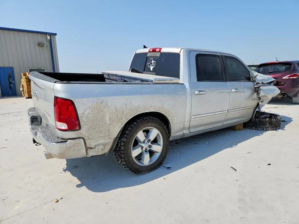 2016 RAM 1500 SLT  