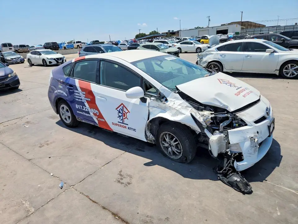 2010 TOYOTA PRIUS III  