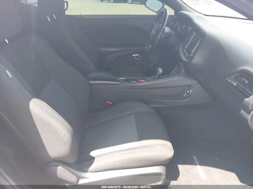 2016 DODGE CHALLENGER SXT
