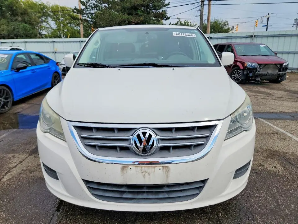 2011 VOLKSWAGEN ROUTAN SE  
