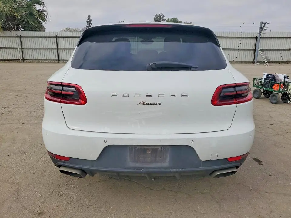 2018 PORSCHE MACAN   