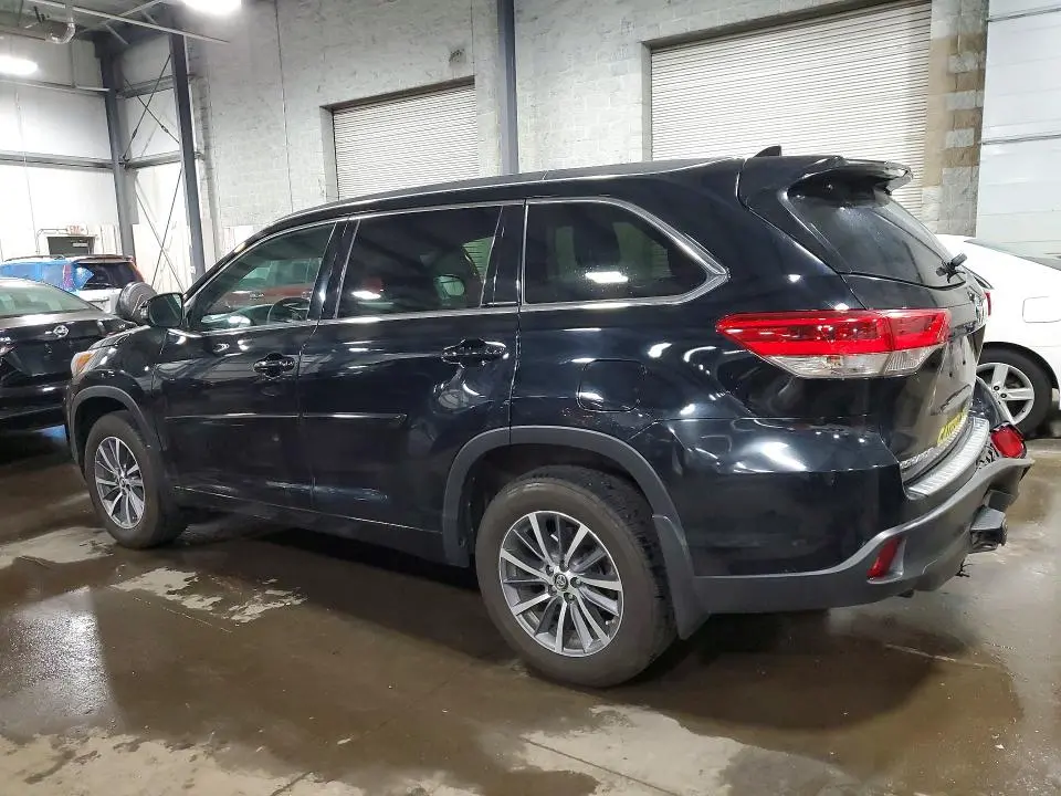 2017 TOYOTA HIGHLANDER XLE  