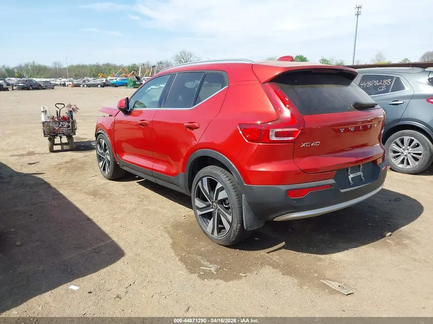 2024 VOLVO XC40 B5 PLUS BRIGHT THEME