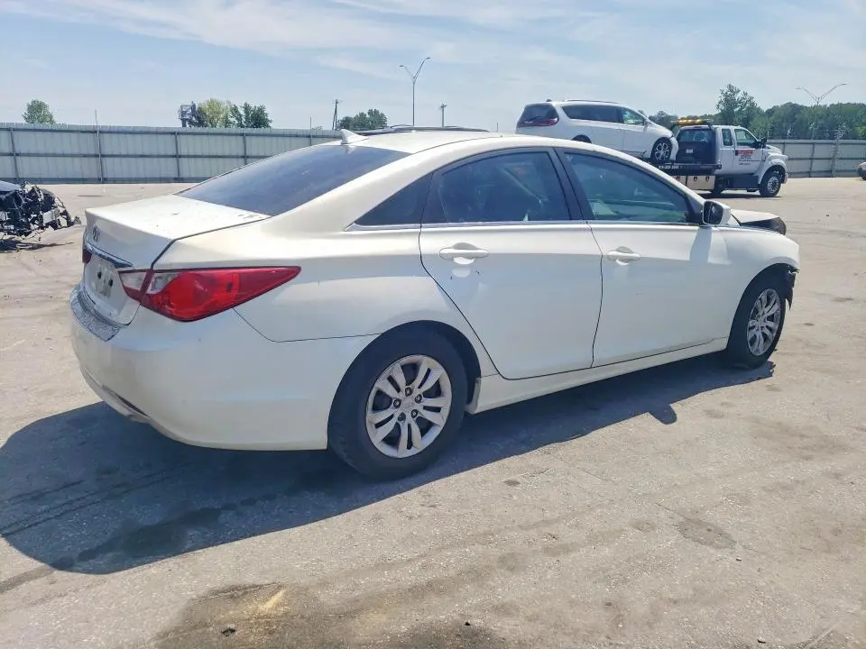 2011 HYUNDAI SONATA GLS  