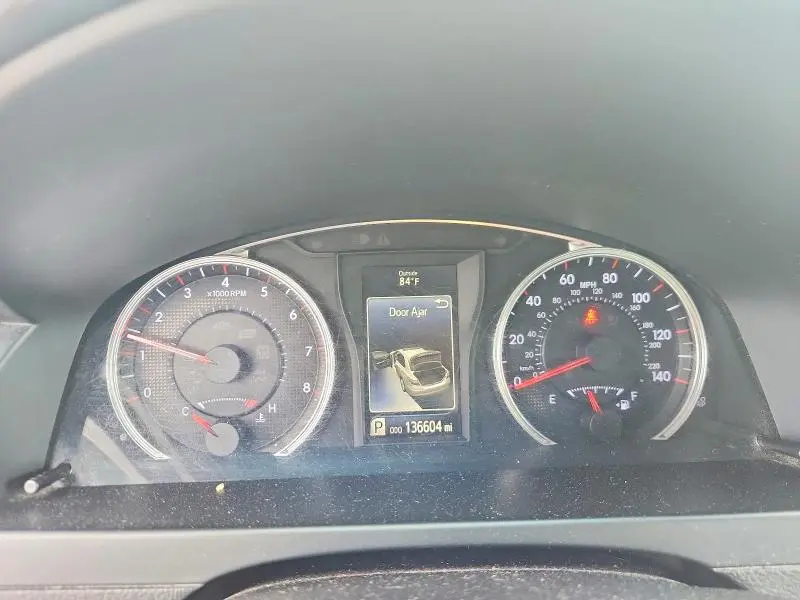 2016 TOYOTA CAMRY SE  