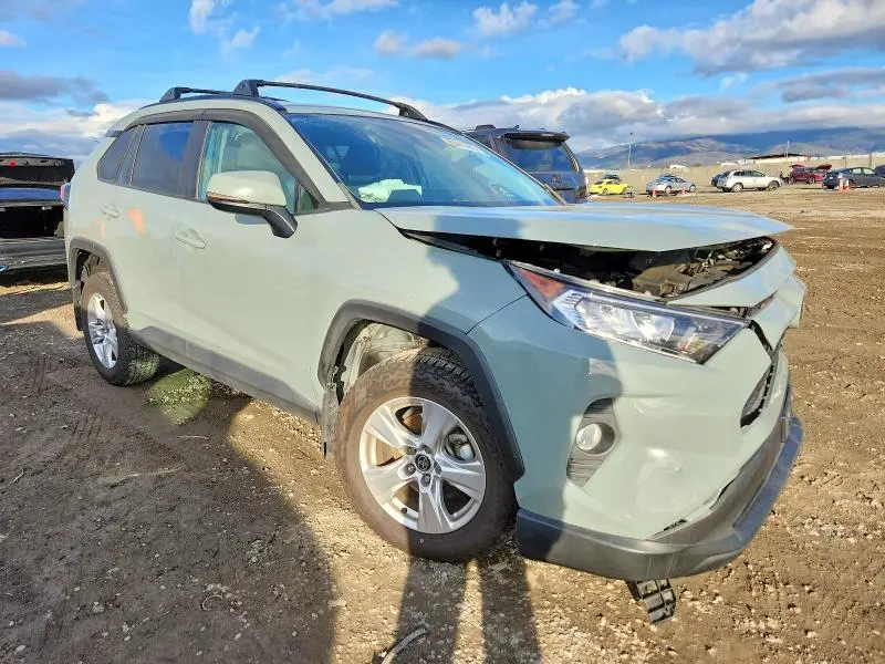 2021 TOYOTA RAV4 XLE  